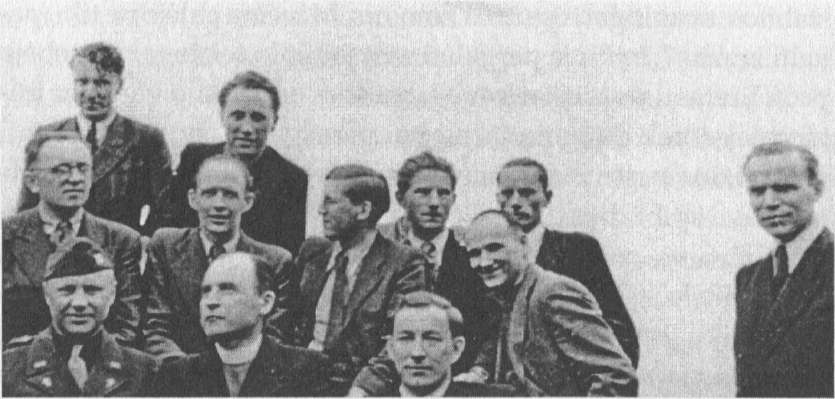 Antanas Maceina (pirmoje eilėje trečias iš kairės)